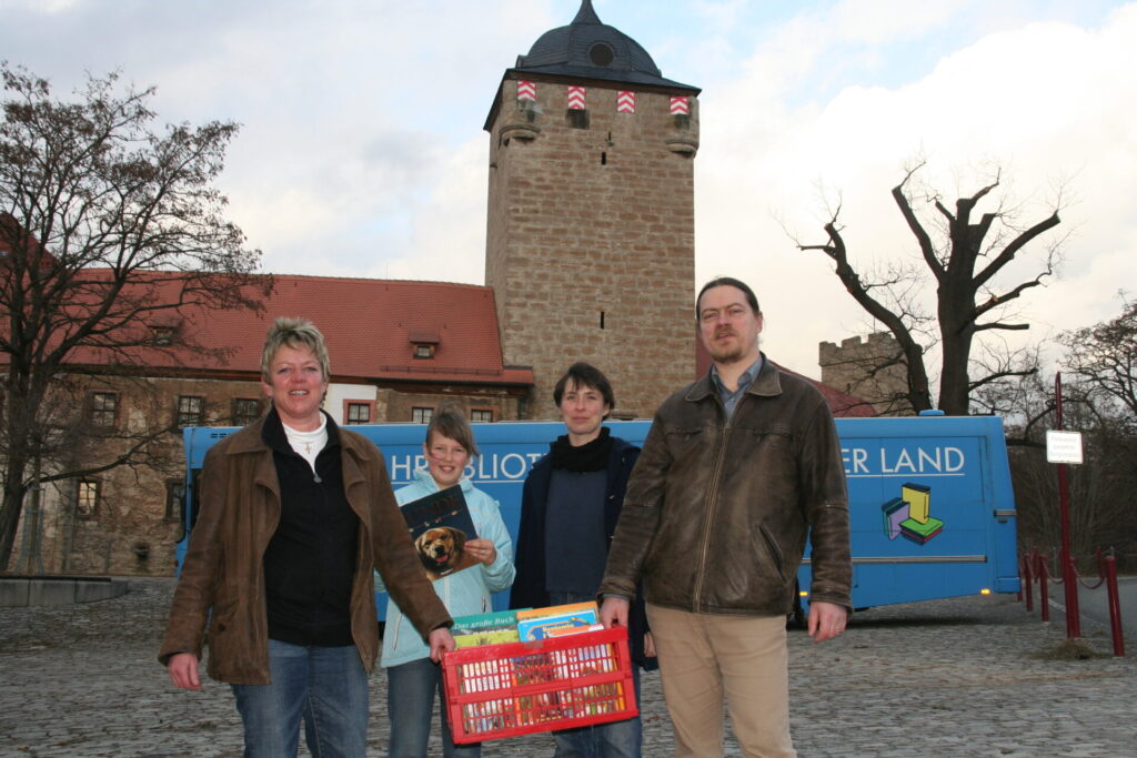 Bücherbus unterstützt